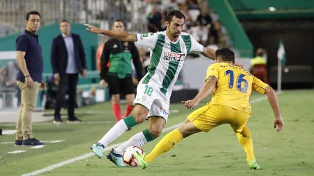 Miguel de las Cuevas en un partido la pasada campaña con el Córdoba CF