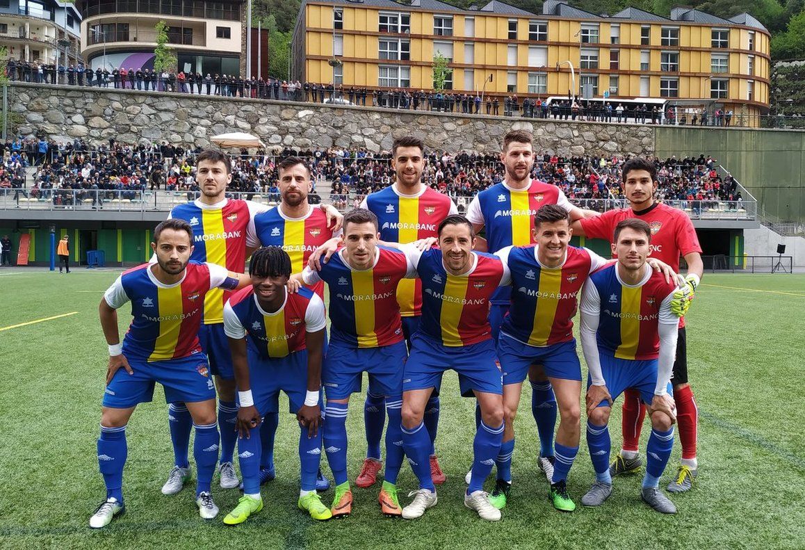 Foto de un once inicial del FC Andorra la pasada campaña