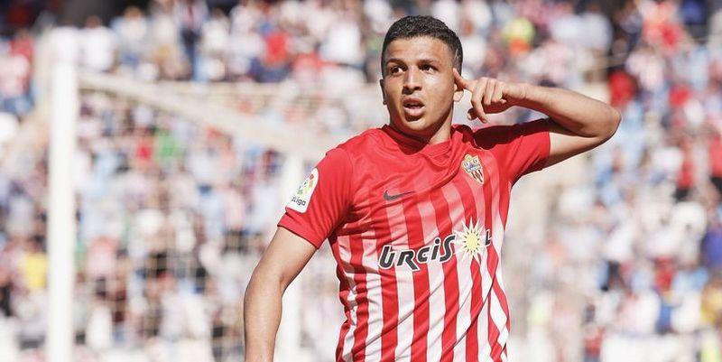 Hicham celebra un gol con el Almería