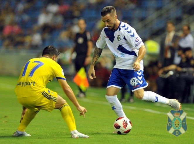Héctor Hernández en un partido con el Tenerife
