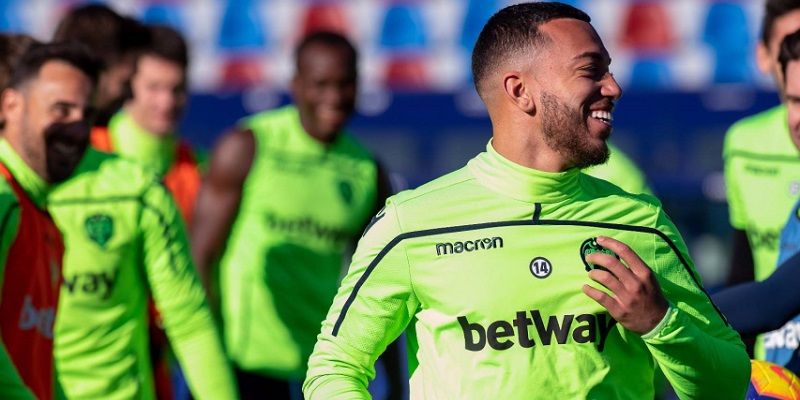 Vezo durante un entrenamiento del Levante la temporada pasada