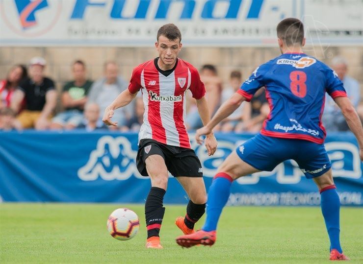 Iñigo Vicente en un encuentro frente al Amorebieta con el Bilbao Athletic