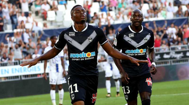 François Kamano celebra un gol con el Girondins