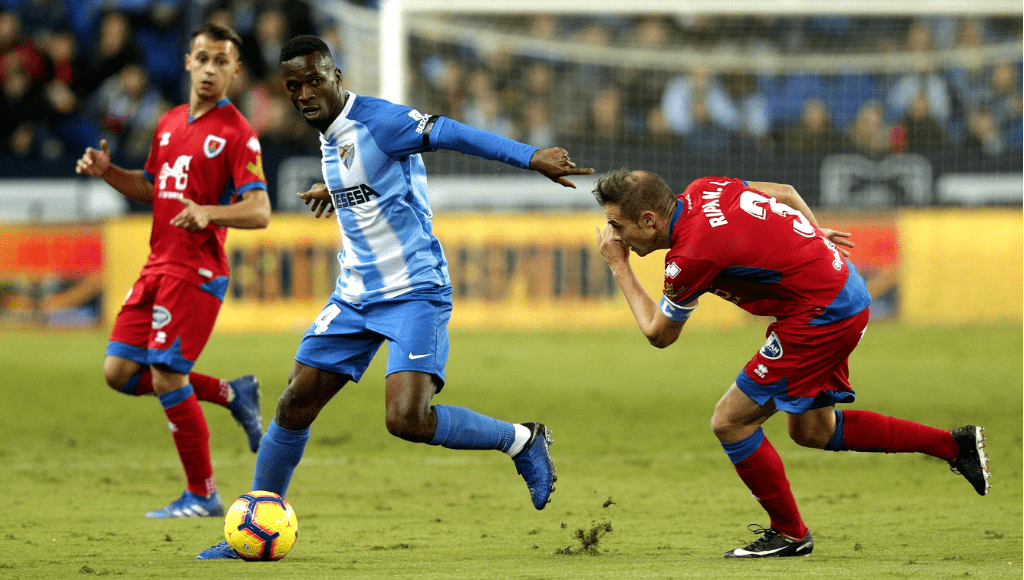 Mamadou Koné en un partido con el Málaga CF