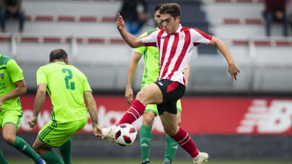 Gaizka Larrazábal en un partido frente al Mirandés