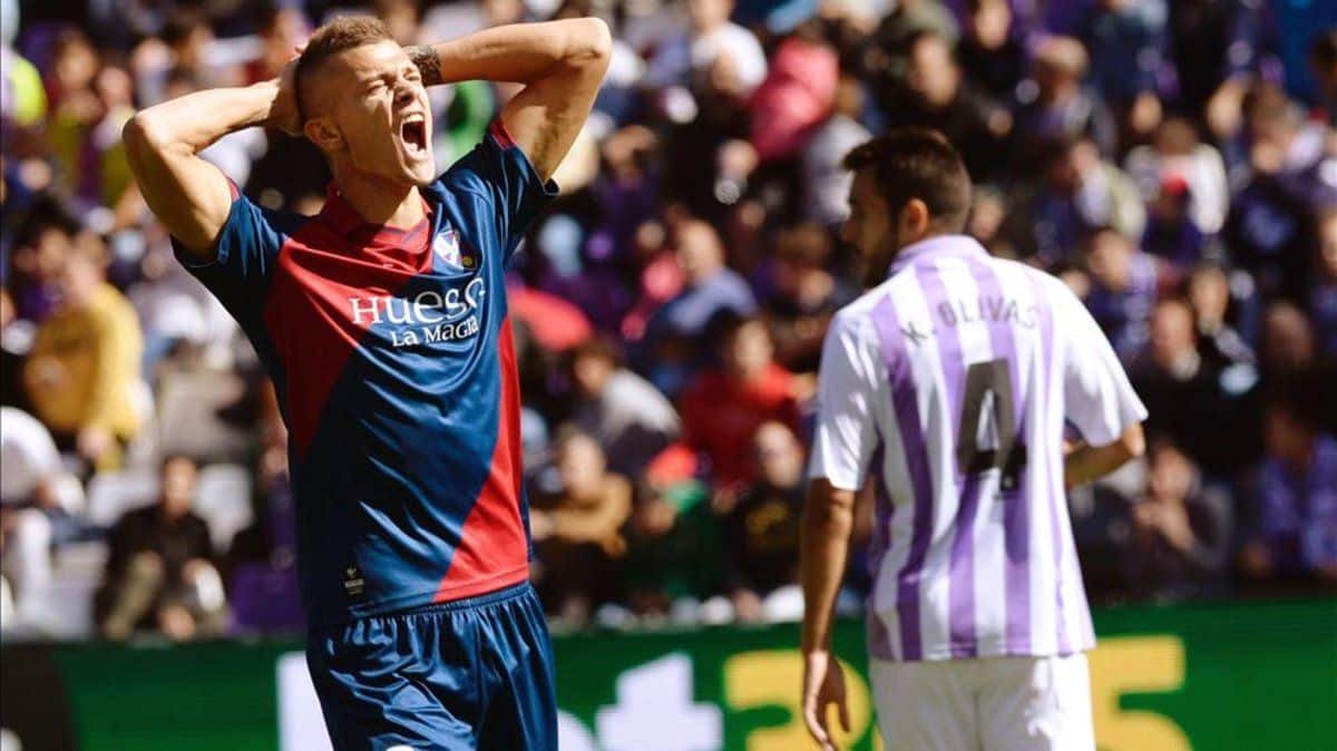 Longo en un partido con el Huesca la pasada temporada