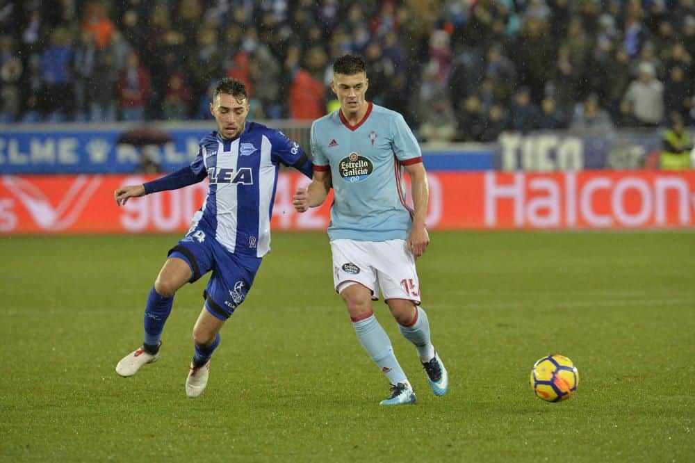 Robert Mazan en un partido con el Celta