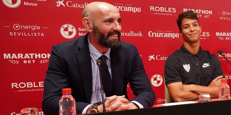 Monchi durante la presentación de Oliver Torres