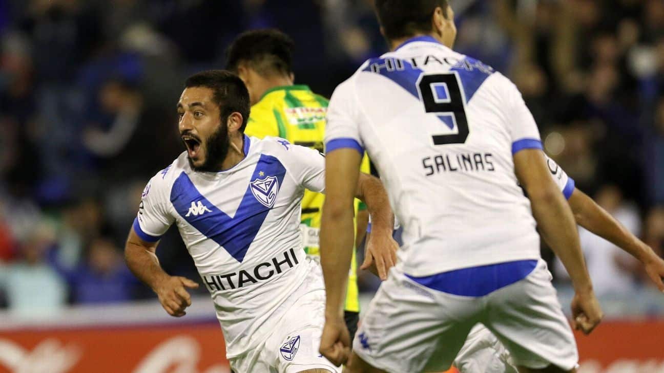 Matías 'Monito' Vargas en un partido con Vélez Sarsfield