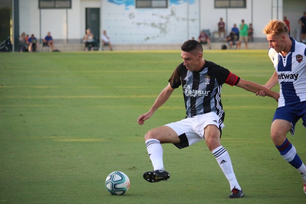 Óscar Ramírez en un encuentro con el FC Cartagena