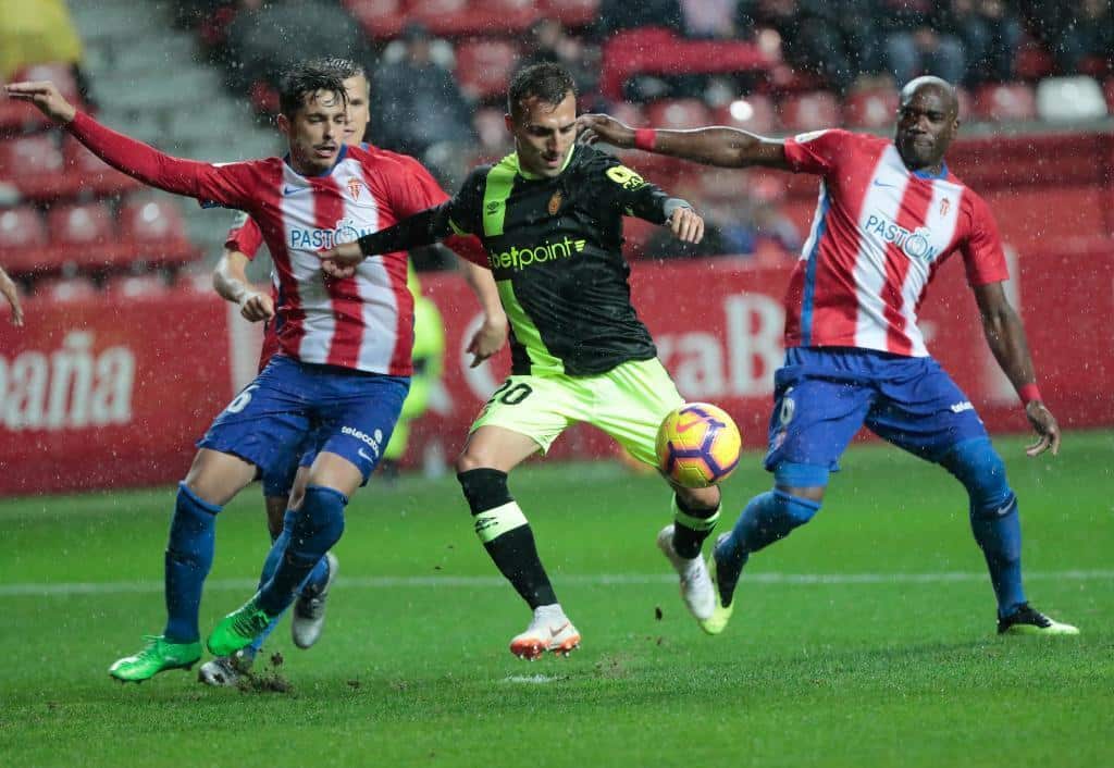 Pablo Valcarce en un partido con el Mallorca frente al Sporting en la campaña 2018/2019