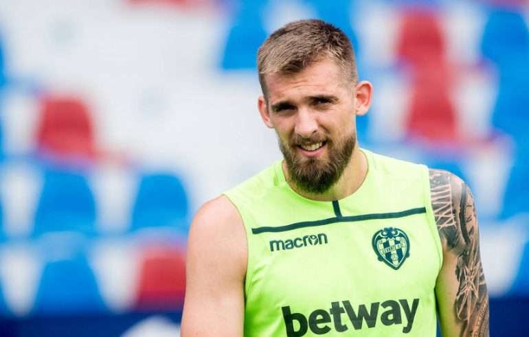 Saveljich en un entrenamiento con el Levante