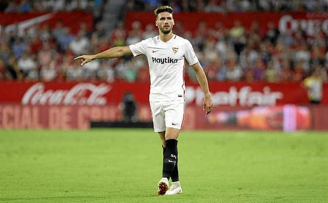 Sergi Gómez en un encuentro con el Sevilla