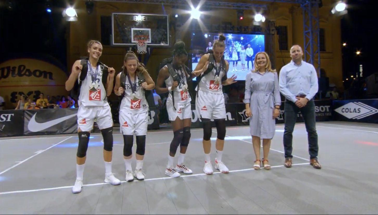 Selección Francesa celebrando el 1º puesto.
Fuente imagen: FIBA
