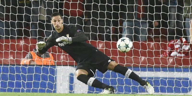 Sergio Rico durante un encuentro con la elástica hispalense | Imagen: Sevilla FC