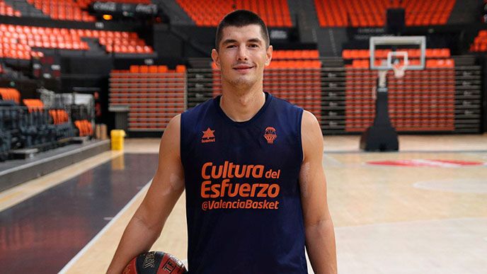 Luka Mitrovic e su primer entrenamiento con Valencia Basket