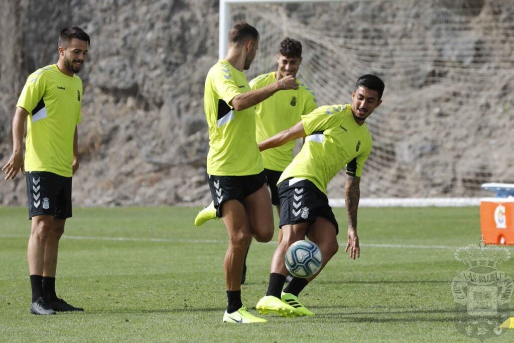 Tres primeros puntos en juego entre Las Palmas y Huesca 2 Tres primeros puntos en juego entre Las Palmas y Huesca