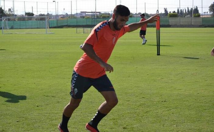 Adrián Melgar en un entrenamiento con el Real Murcia