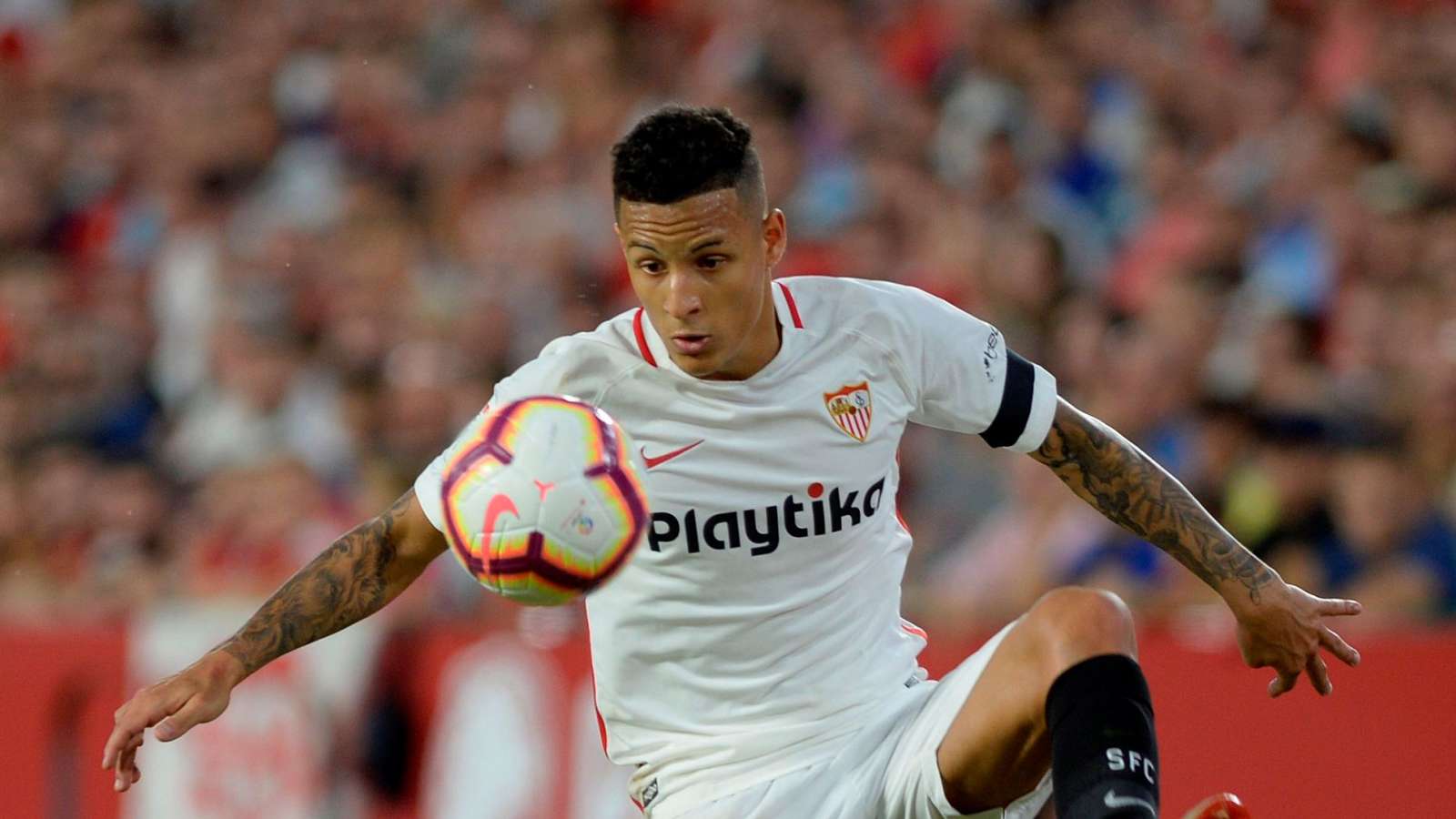 Arana en un partido con el Sevilla