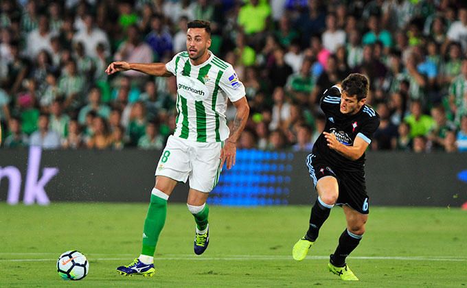 Víctor Camarasa en un partido con el Betis