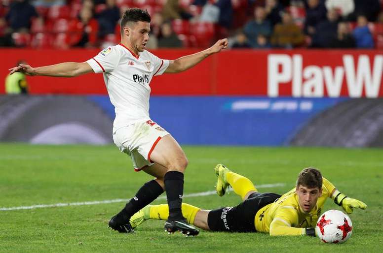 Sebastien Corchia en un partido con el Sevilla