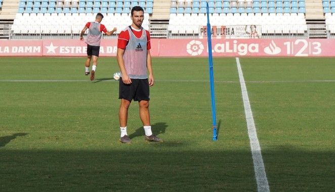 Gonzalo Bueno en un entrenamiento con el Almería