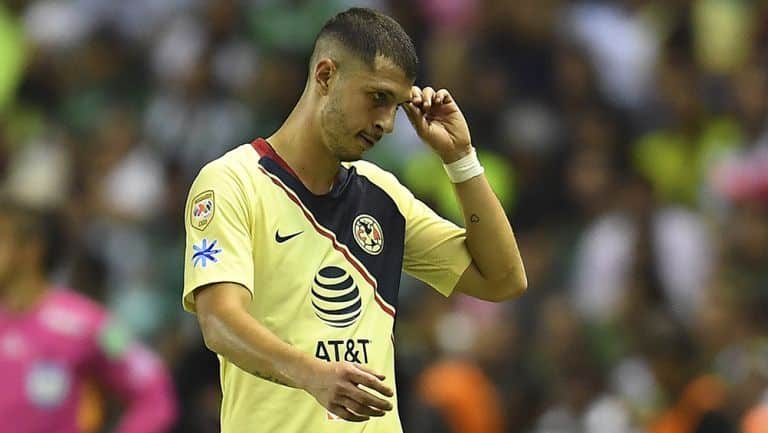 Guido Rodríguez en un partido con el América mexicano