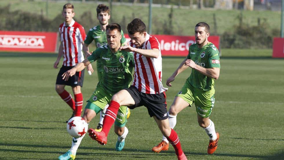Iñigo Vicente en un partido de la pasada campaña