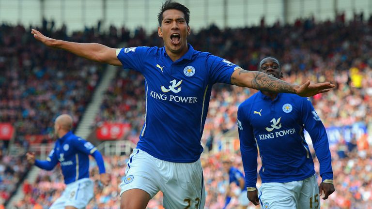 Leo Ulloa en su etapa en el Leicester City