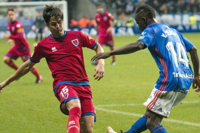 Markel Etxebarría en un partido con el Numancia