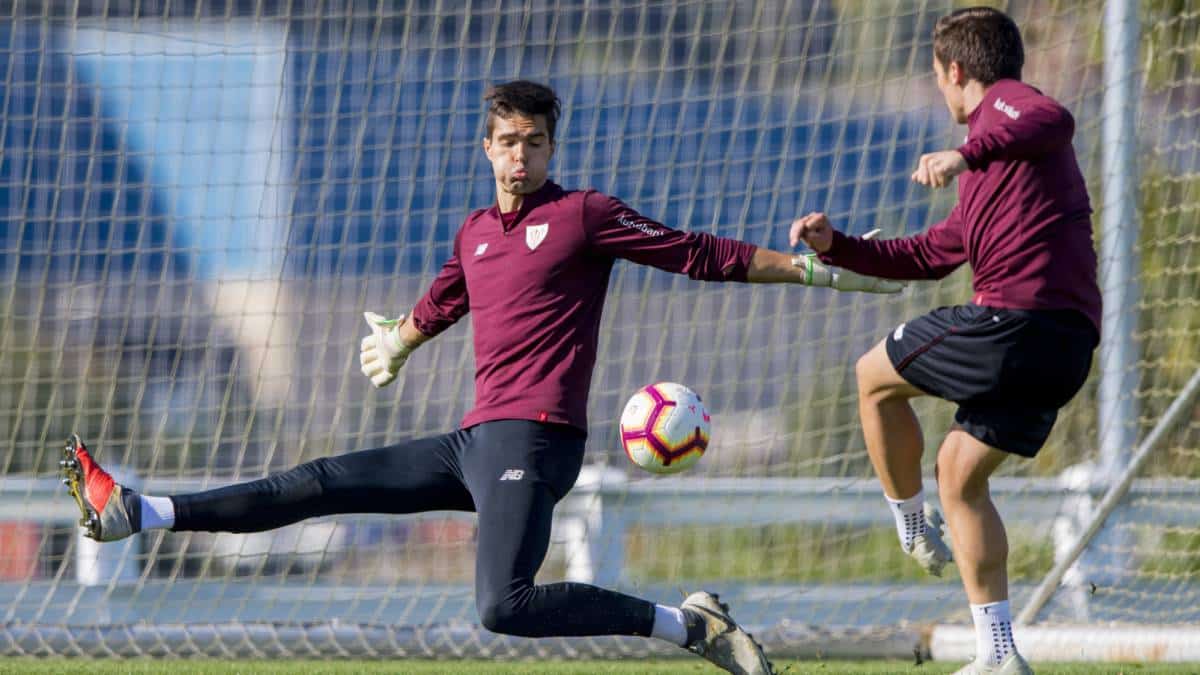 Oleaga en un entrenamiento del Athletic Club