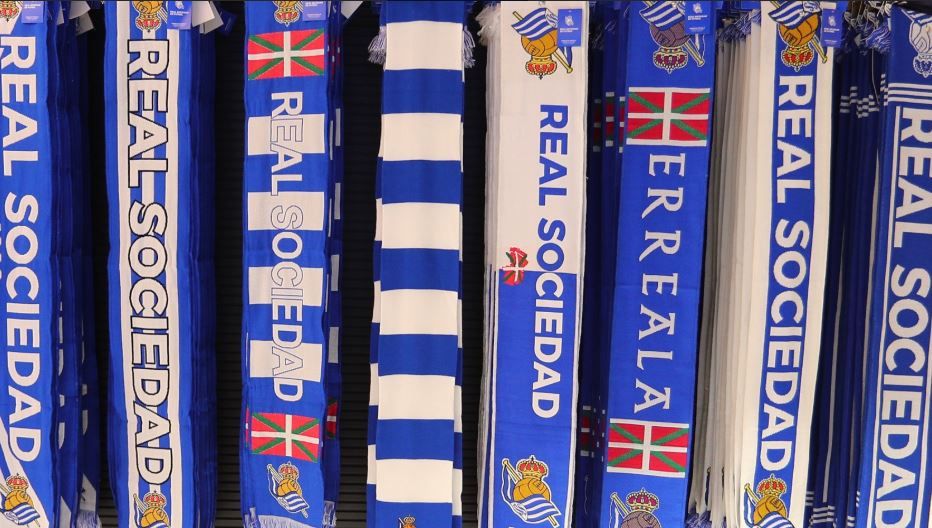 Bufandas en la tienda oficial del club
Fuente: www.realsociedad.eus