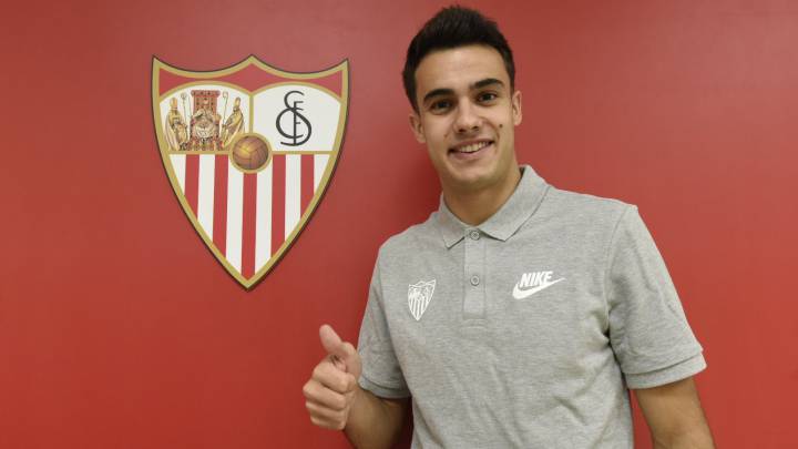 Reguilón en su presentación como jugador del Sevilla