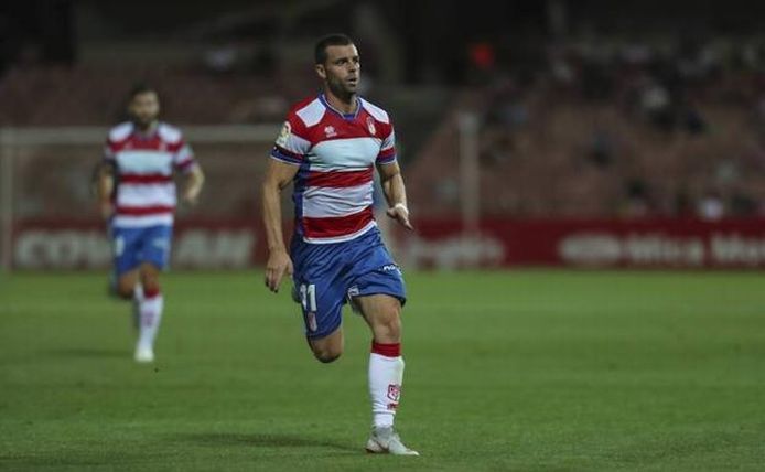 Rodri Ríos en un partido con el Granada