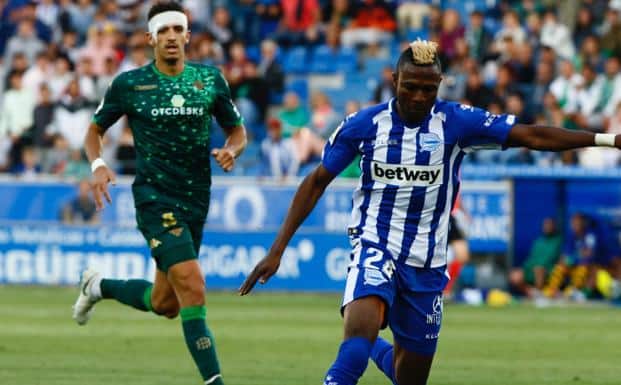 Patrick Twumasi en un partido con el Alavés