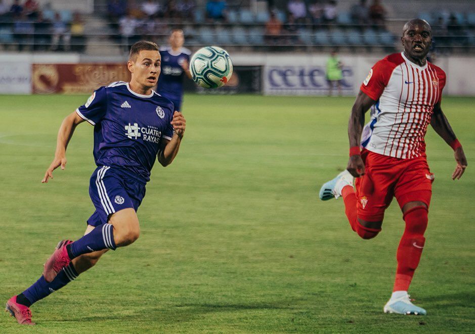 Lance del encuentro en Palencia frente al Real Valladolid