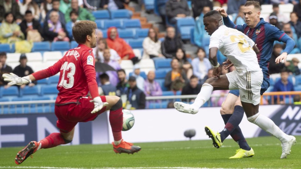 Real Madrid's Brazilian forward Vinicius Junior (R) challenges Levante’s Spanish goalkeeper Aitor Fernandez during the Spanish league football match Real Madrid CF against Levante UD at the Santiago Bernabeu stadium in Madrid on September 14, 2019. (Photo by CURTO DE LA TORRE / AFP)
