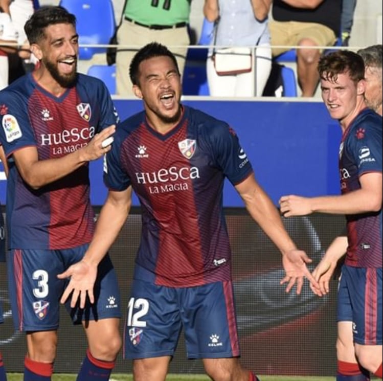 Okazaki celebrando su gol. Fuente: Sd Huesca