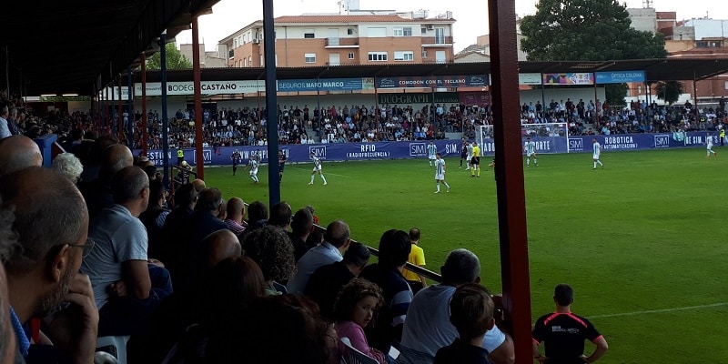 Momento del encuentro visto desde la grada | Imagen: Yeclano Deportivo
