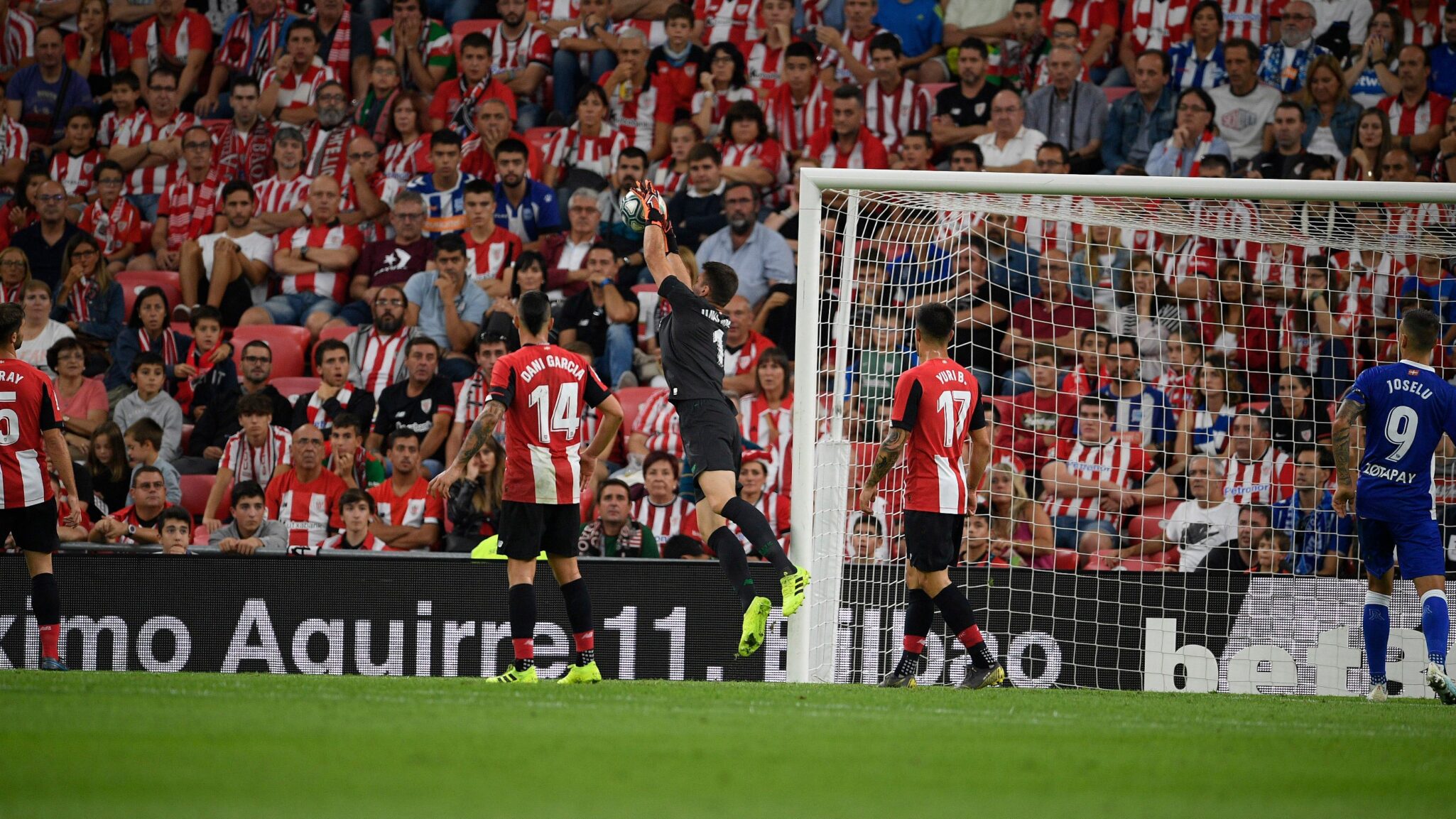 Unai Simón fue practicamente un espectador más en la primera parte. Foto: @AthleticClub