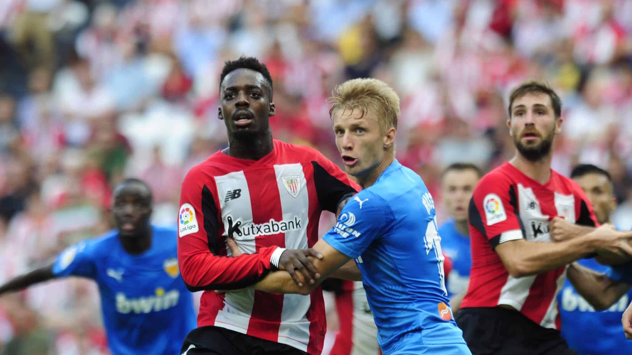 Wass y Williams pelean por la posición en un Athletic - Valencia