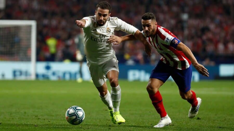Daniel Carvajal pelea un balón con Koke en un Atlético de Madrid - Real Madrid Club de Fútbol. Foto: Real Madrid Club de Fútbol.