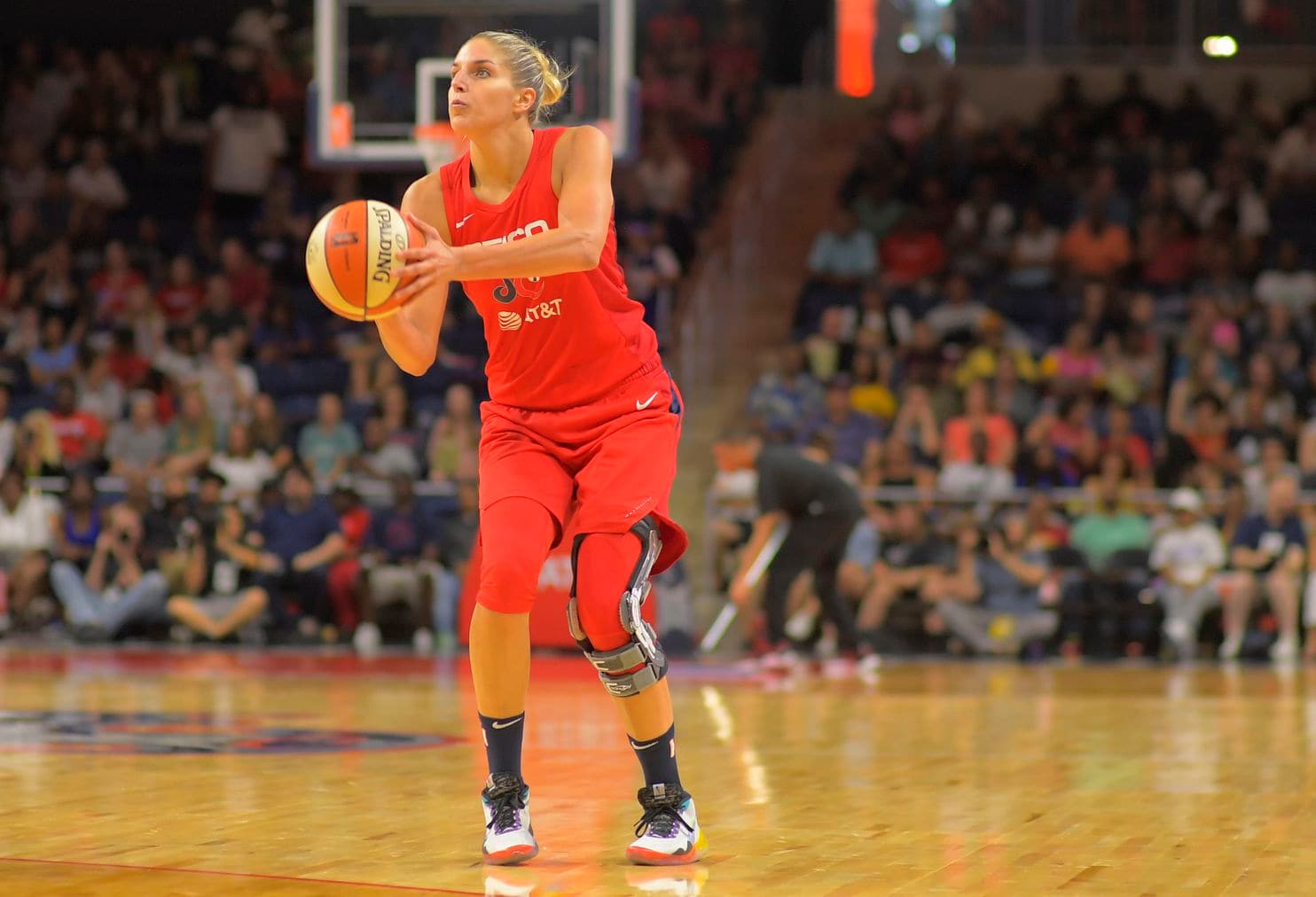 https://www.washingtonpost.com/sports/2019/07/21/elena-delle-donne-face-mask-all-does-what-mystics-need-more-lopsided-win/?noredirect=on