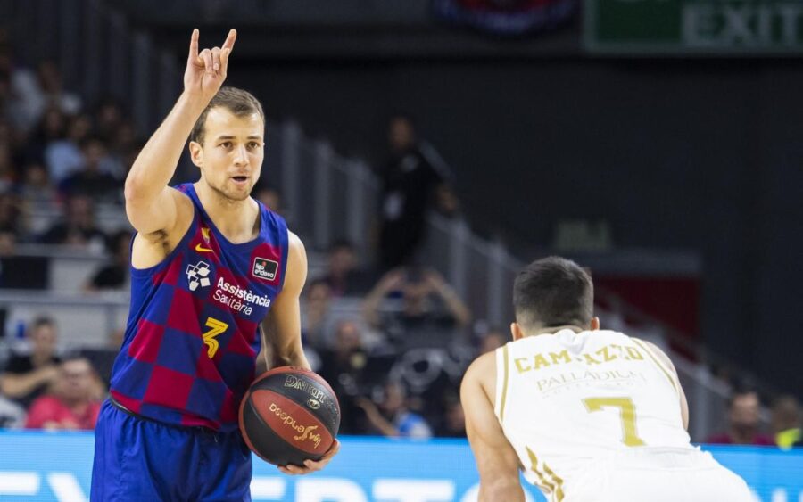 Kevin Pangos delante de Campazzo en la Supercopa (Fuente: Victor Salgado Web: www.fcbarcelona.es)