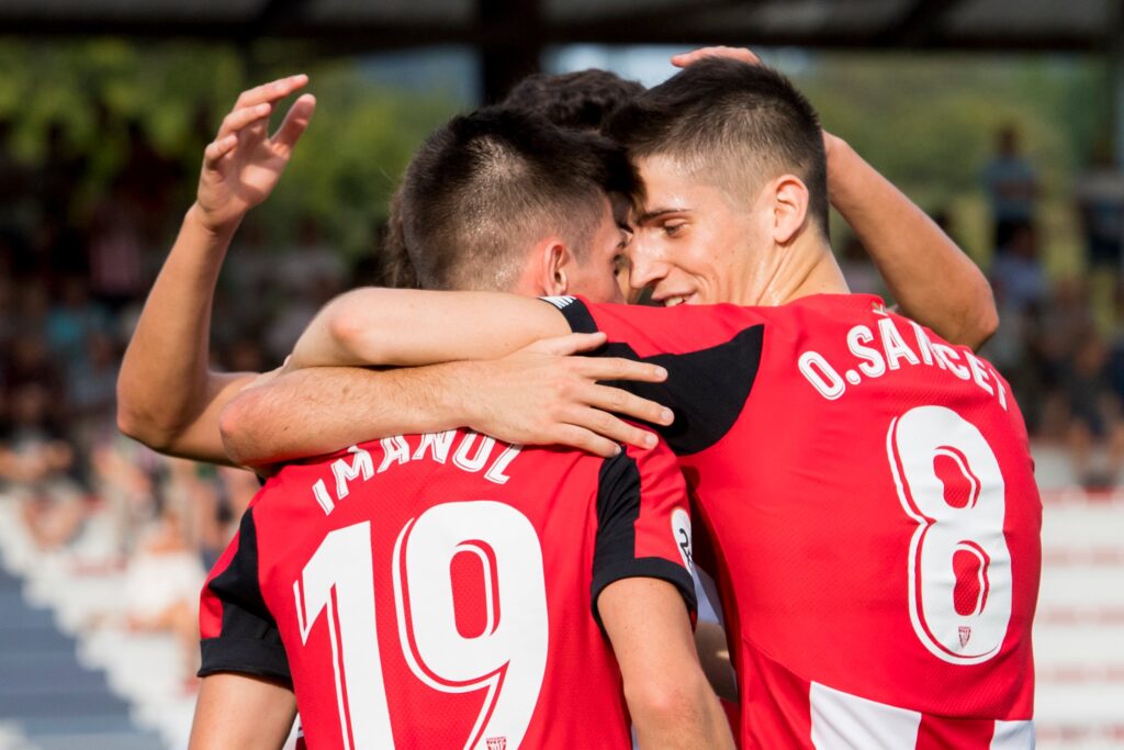 Jugadores del Bilbao Athletic celebran el 2-0 ante el Salamanca
