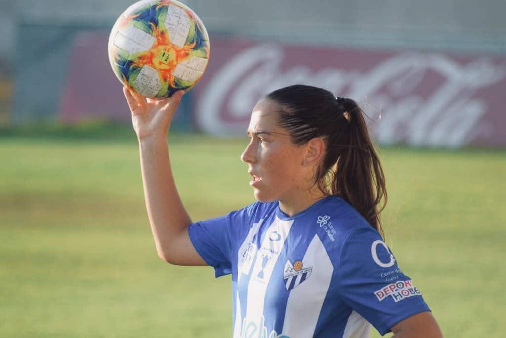 Irene Rodríguez con el balón.
Fuente: https://twitter.com/Irene7Rodriguez