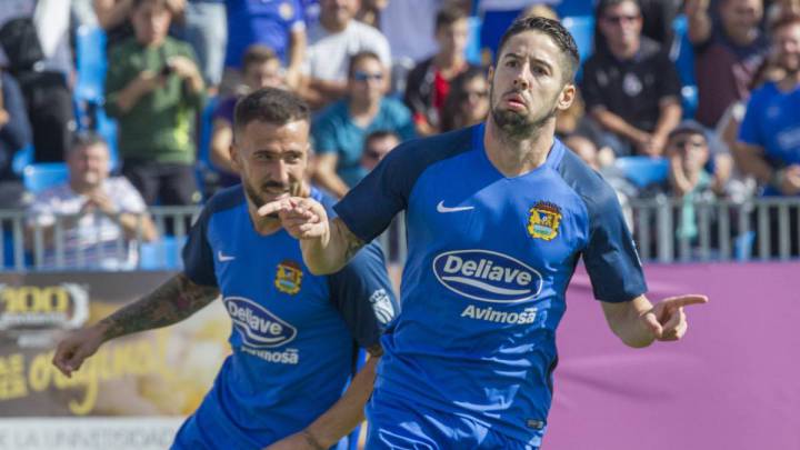 Hugo Fraile celebra un gol con el Fuenlabrada