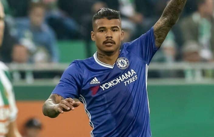 Kenedy con la camiseta del Chelsea