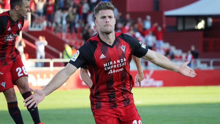 Mario Barco celebra el gol frente al Real Oviedo