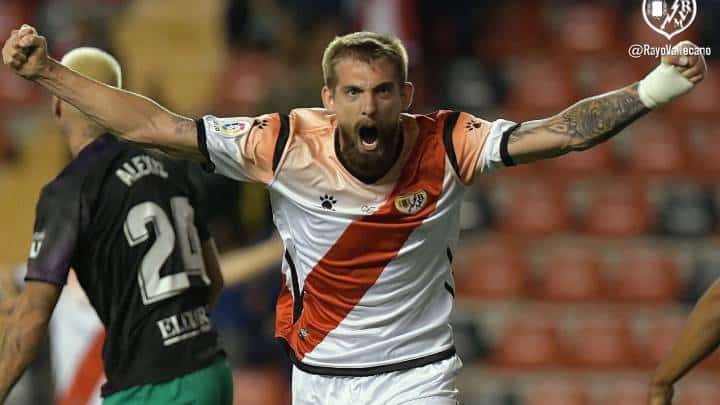 Saveljich celebra un gol frente al Racing de Santander